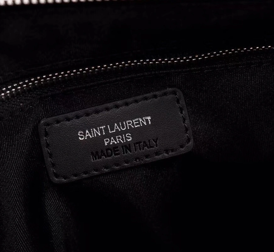 Yves Saint Laurent AAA Quality Wallets Trendsetting 3101