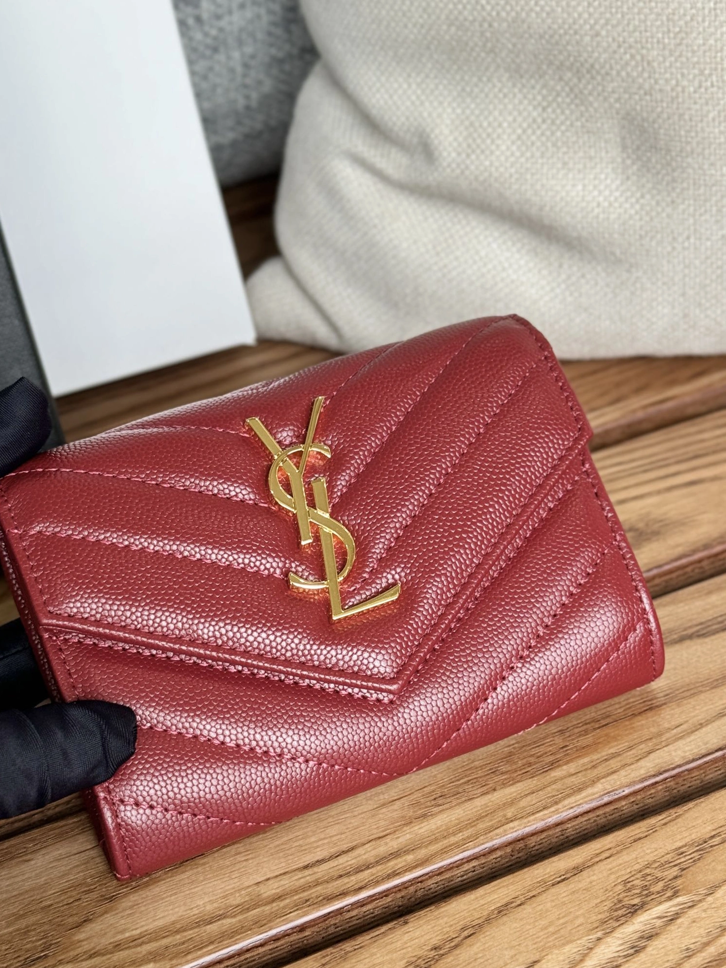 Yves Saint Laurent AAA Quality Wallets Vibrant 7998