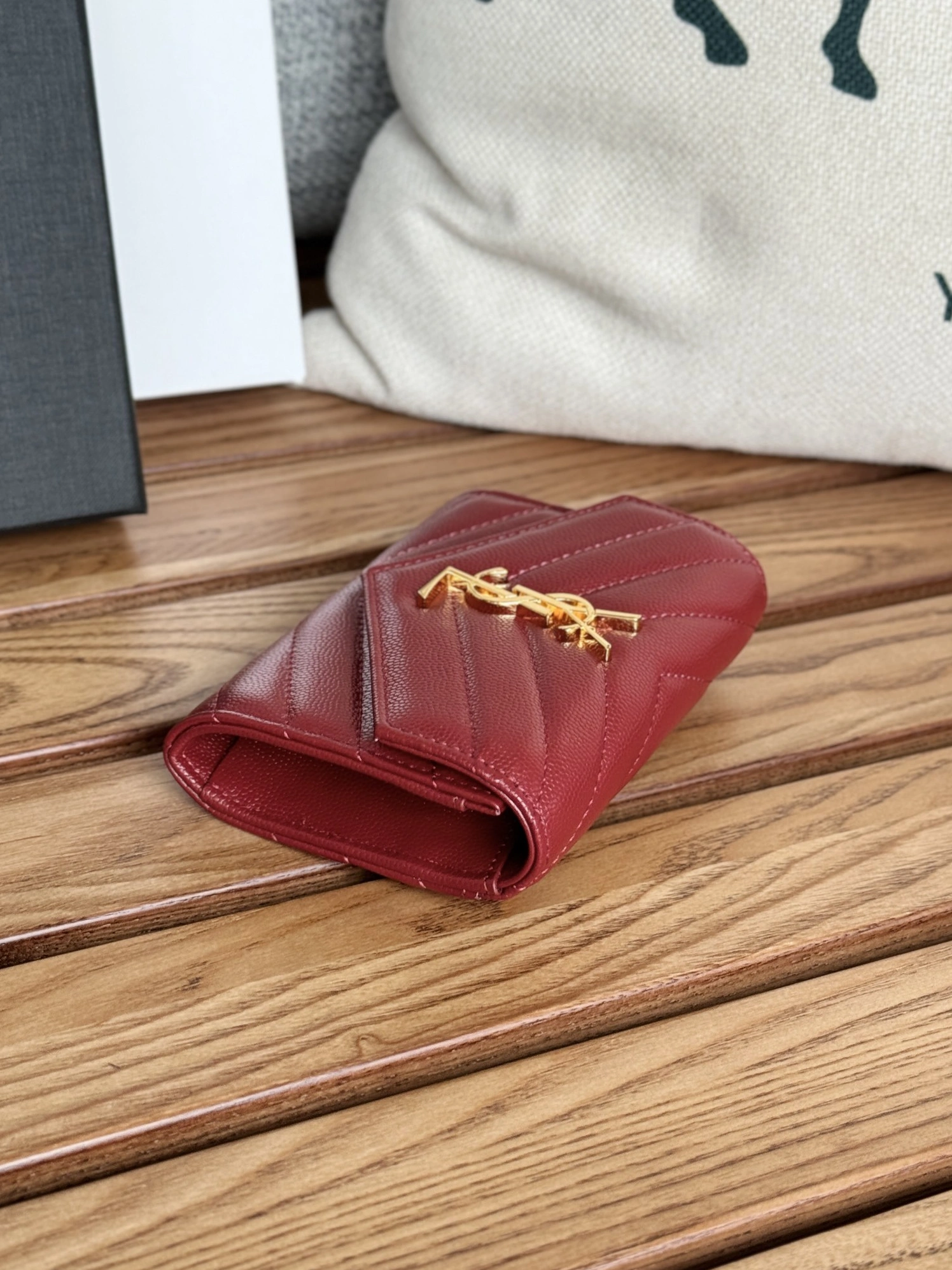 Yves Saint Laurent AAA Quality Wallets Vibrant 7998