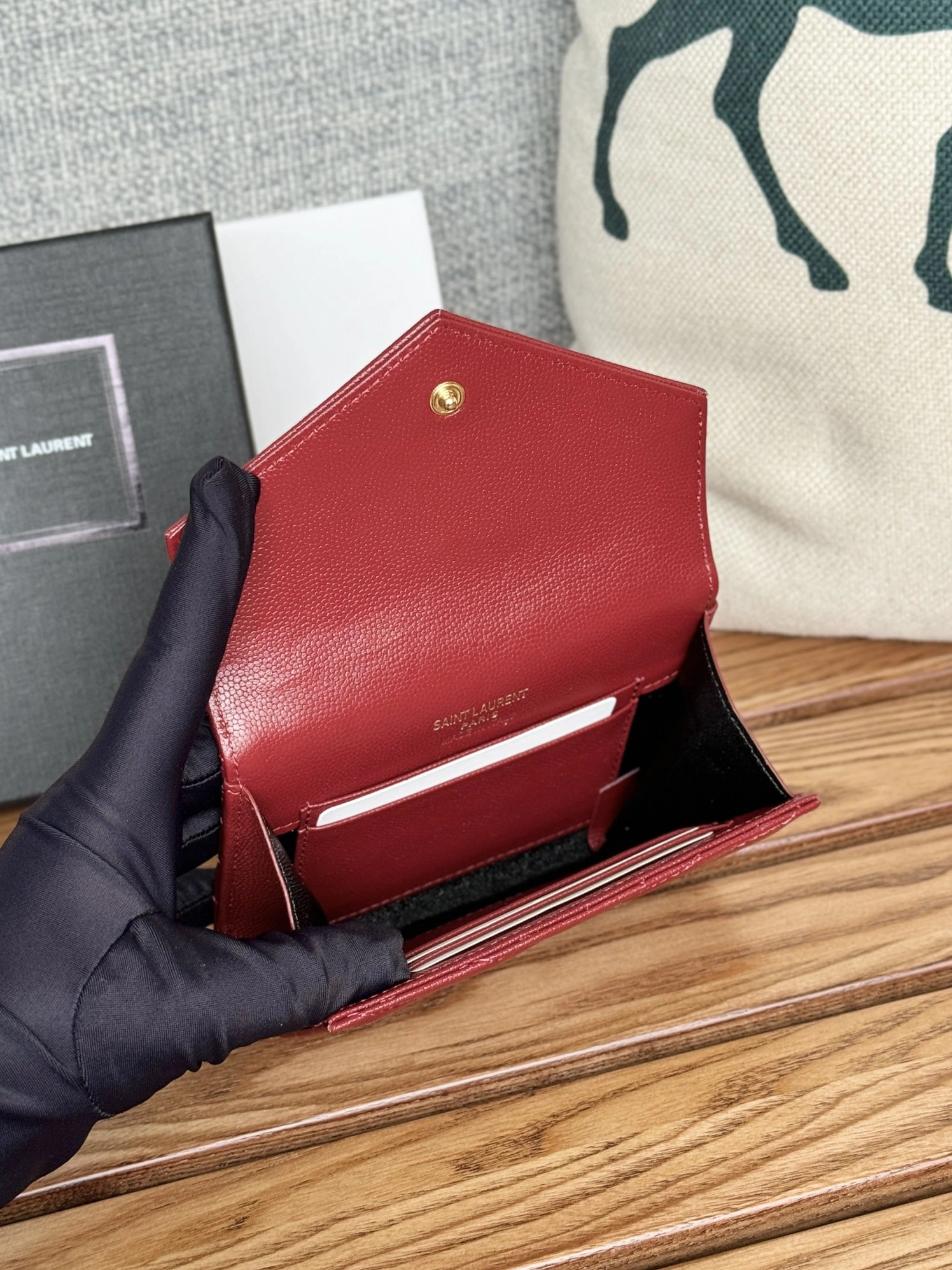 Yves Saint Laurent AAA Quality Wallets Vibrant 7998