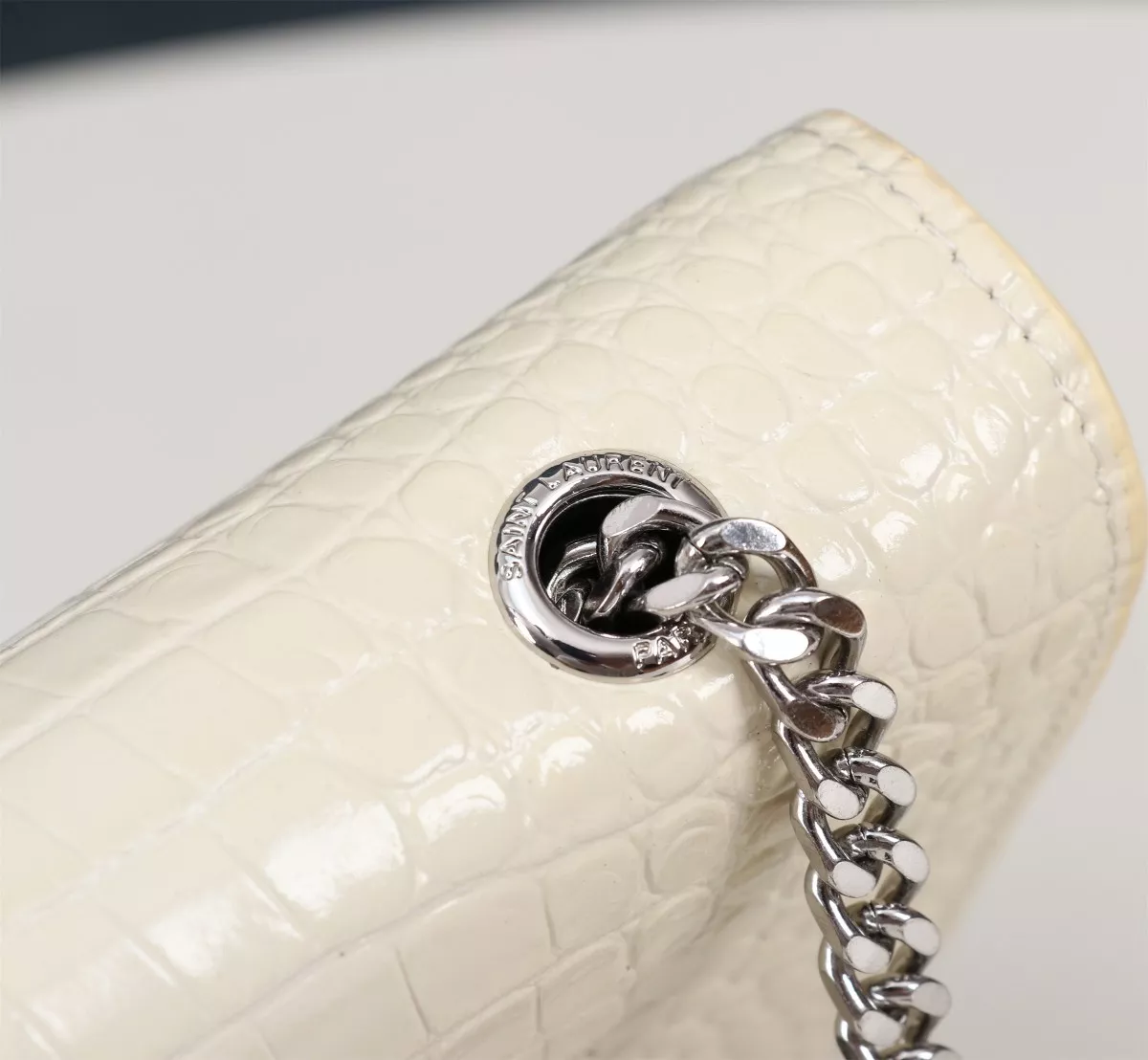 Yves Saint Laurent YSL AAA Quality Messenger Bags For Women Cozy 2221