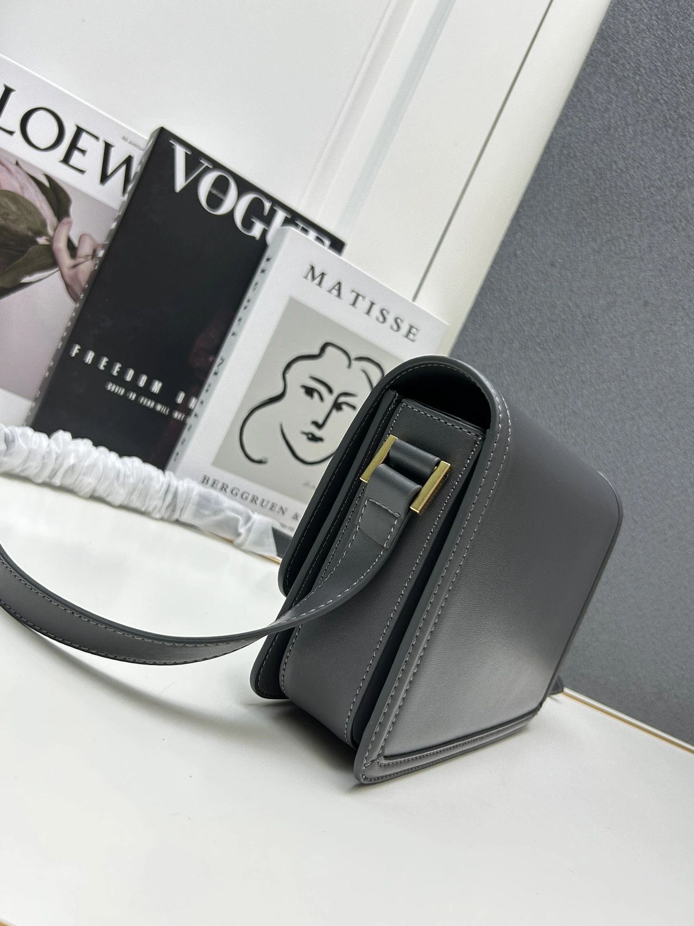 Yves Saint Laurent YSL AAA Quality Messenger Bags For Women GoAnywhere 605