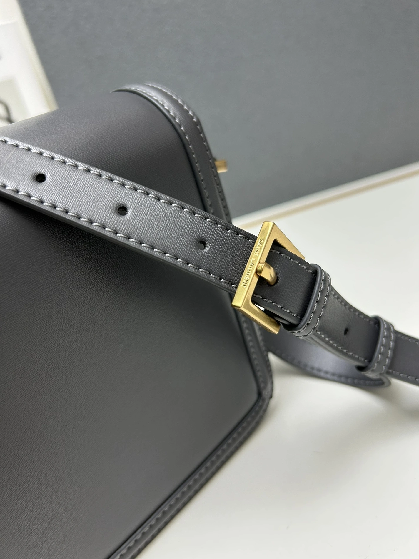 Yves Saint Laurent YSL AAA Quality Messenger Bags For Women GoAnywhere 605