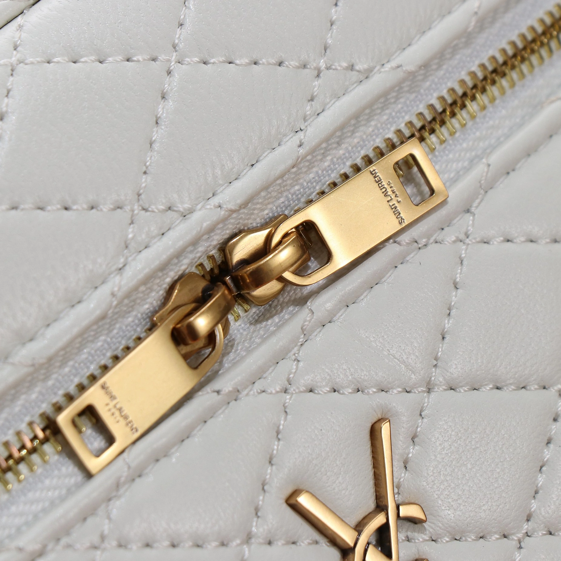 Yves Saint Laurent YSL AAA Quality Messenger Bags For Women Sleek 537