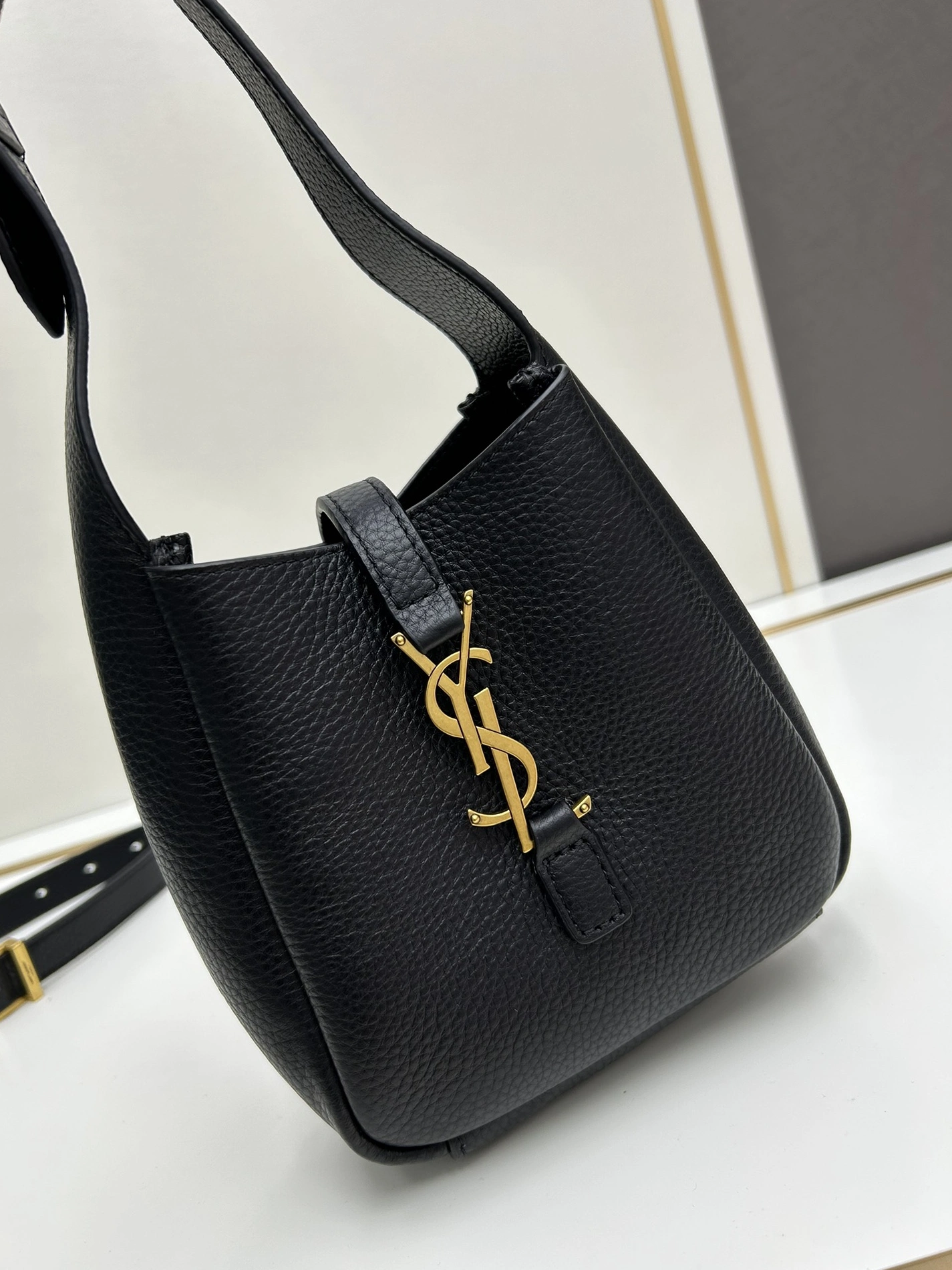 Yves Saint Laurent YSL AAA Quality Shoulder Bags For Women Breathable 1322
