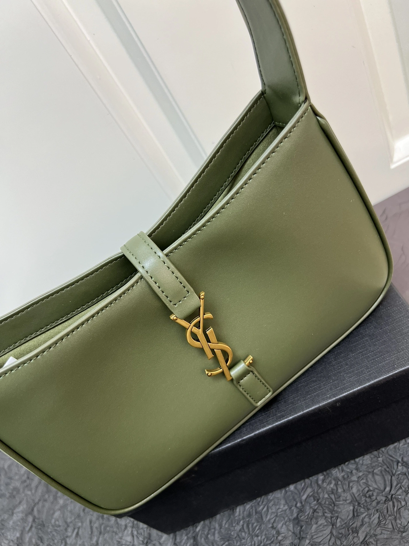 Yves Saint Laurent YSL AAA Quality Shoulder Bags For Women ModernLook 2973