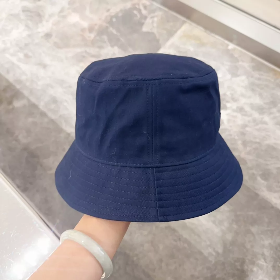 Yves Saint Laurent YSL Caps Refined 495
