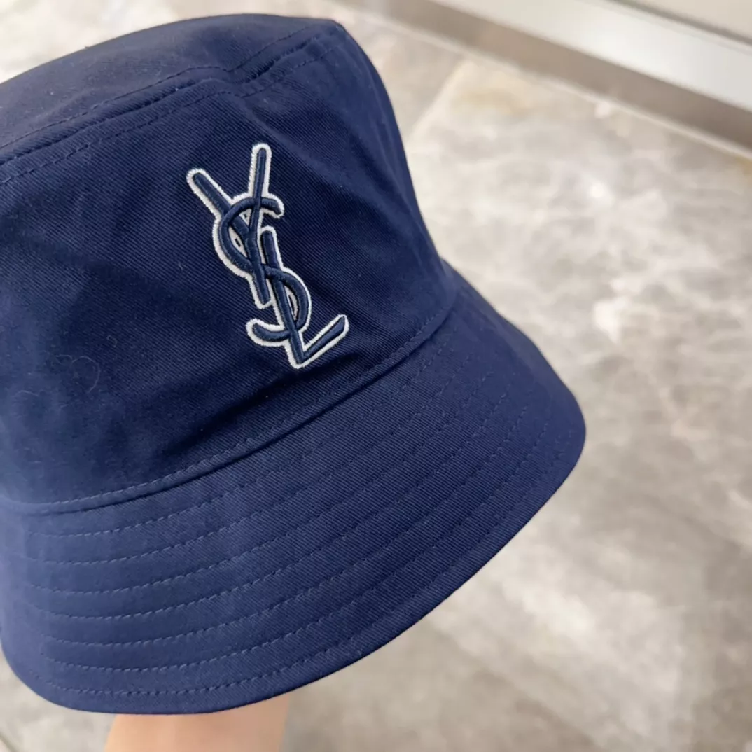 Yves Saint Laurent YSL Caps Refined 495