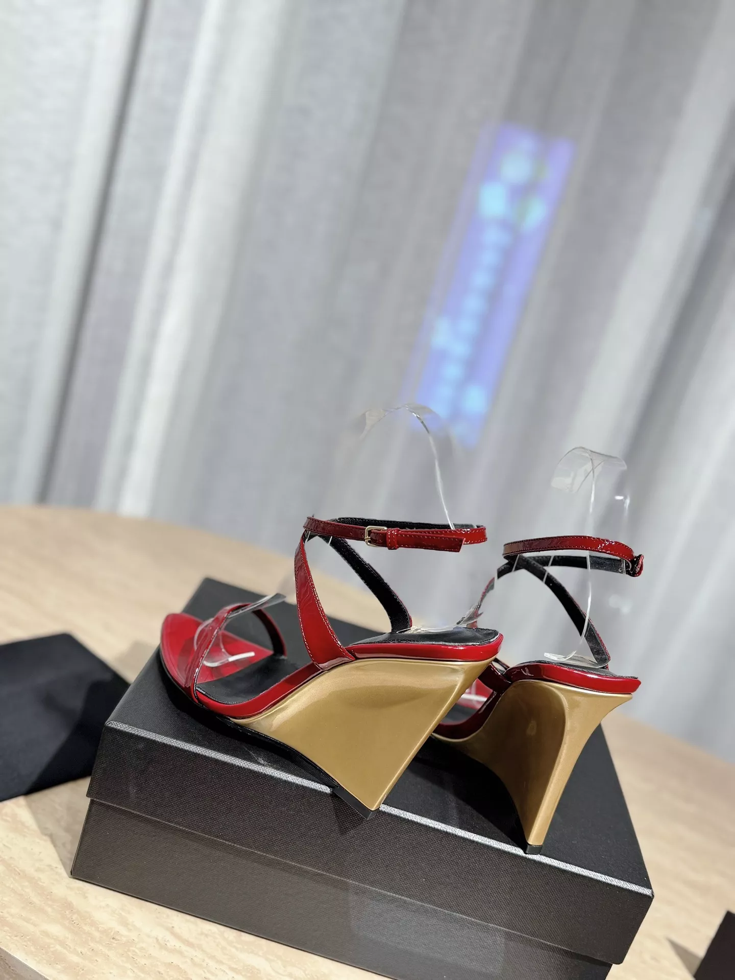 Yves Saint Laurent YSL Sandal For Women Bold 4434