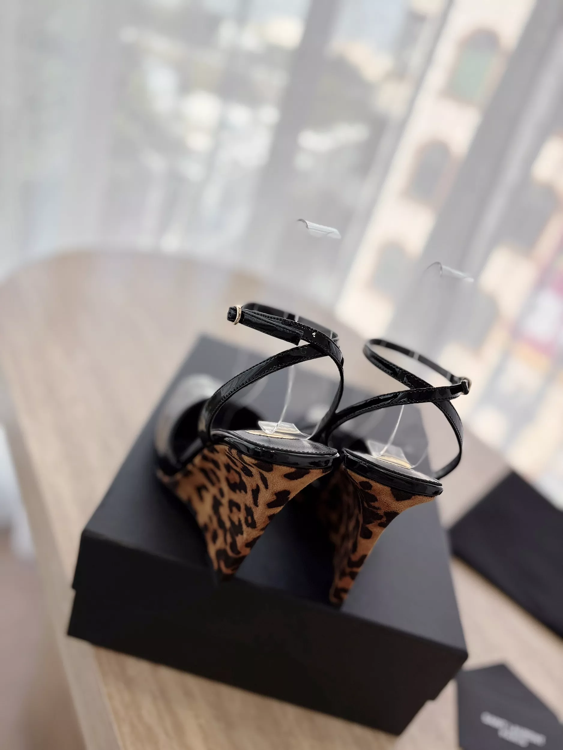 Yves Saint Laurent YSL Sandal For Women Breathable 2671
