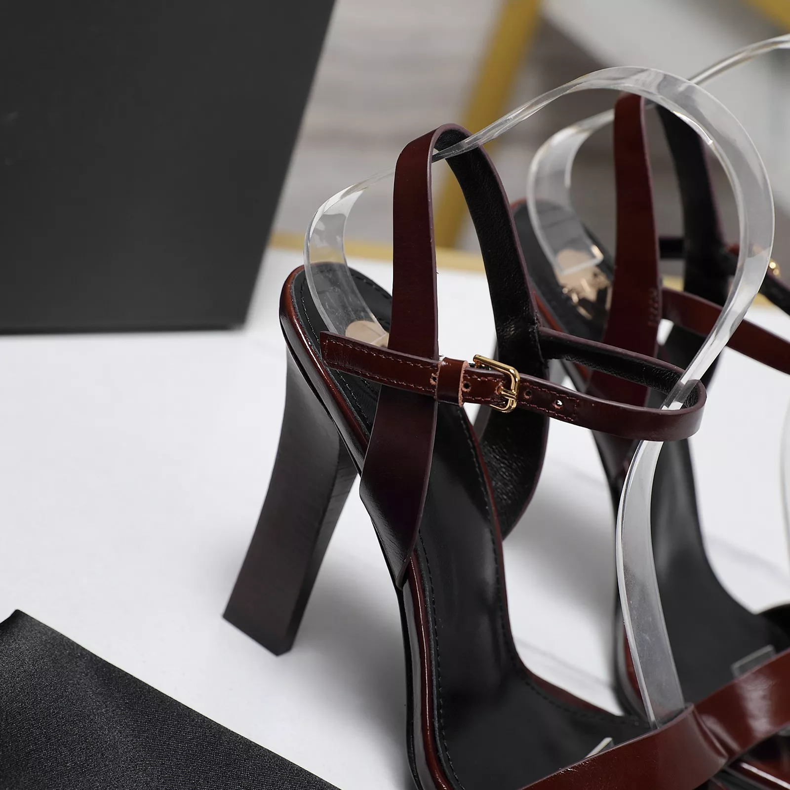 Yves Saint Laurent YSL Sandal For Women Compact 9309