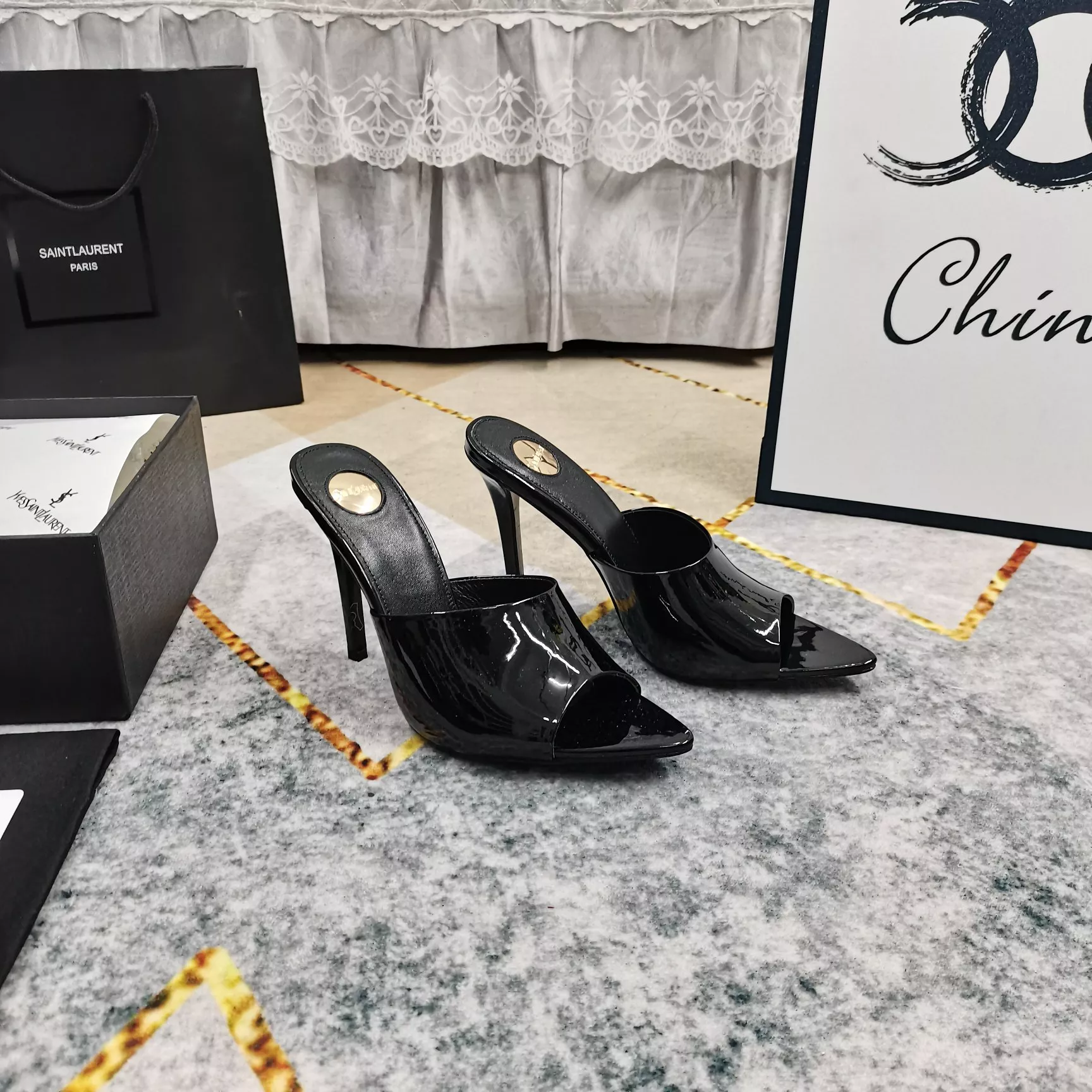 Yves Saint Laurent YSL Slippers For Women AllSeason 9070