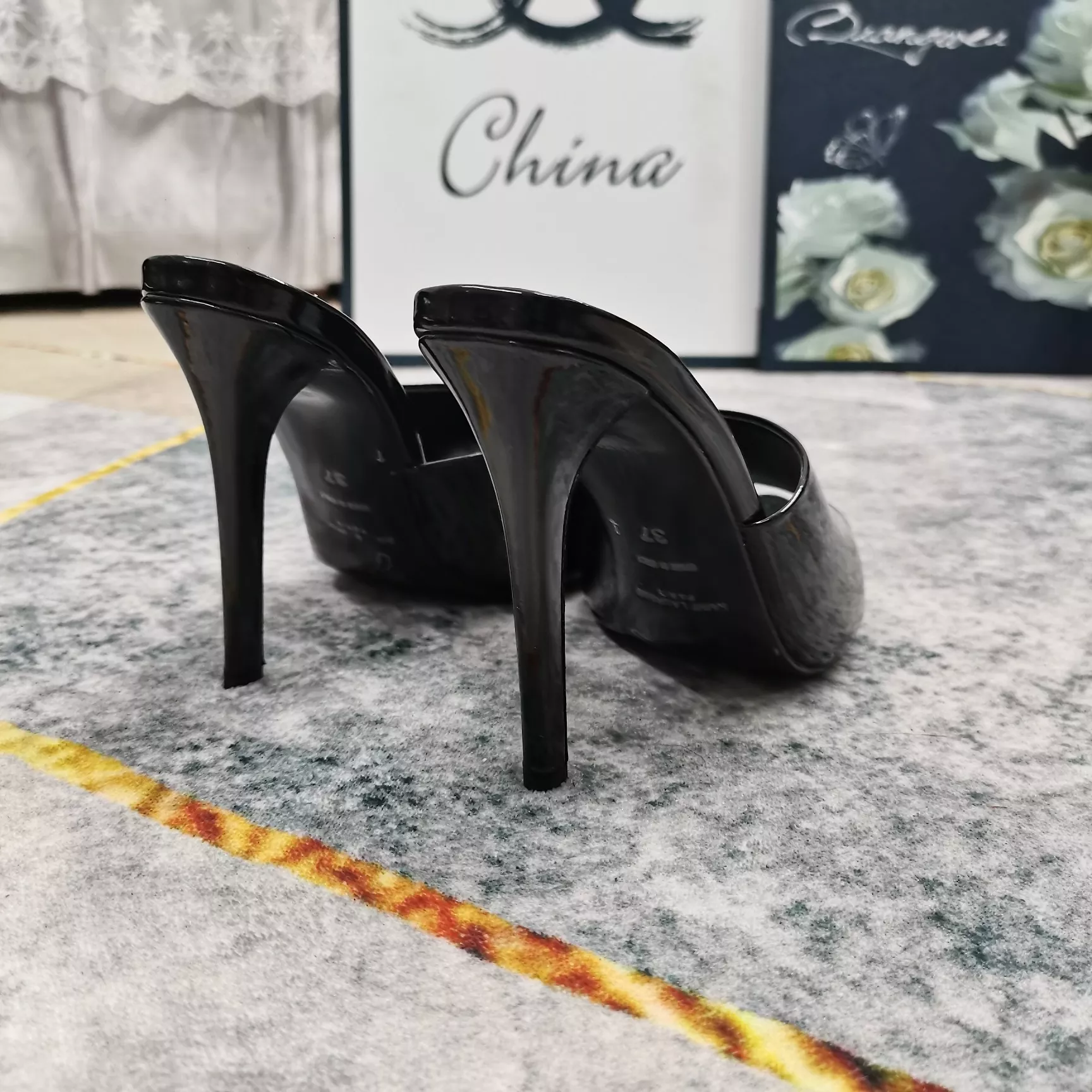 Yves Saint Laurent YSL Slippers For Women AllSeason 9070