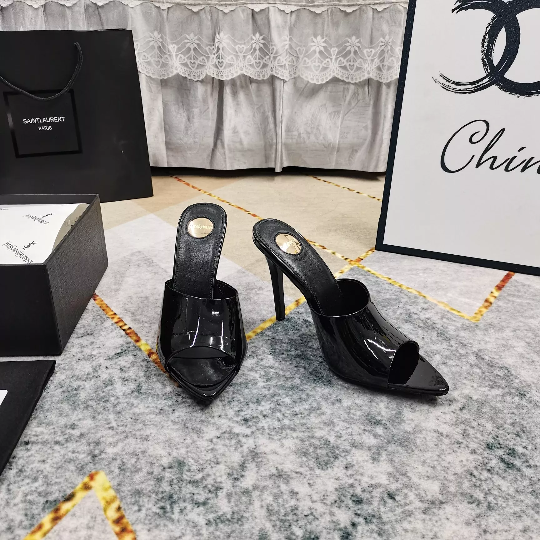 Yves Saint Laurent YSL Slippers For Women AllSeason 9070