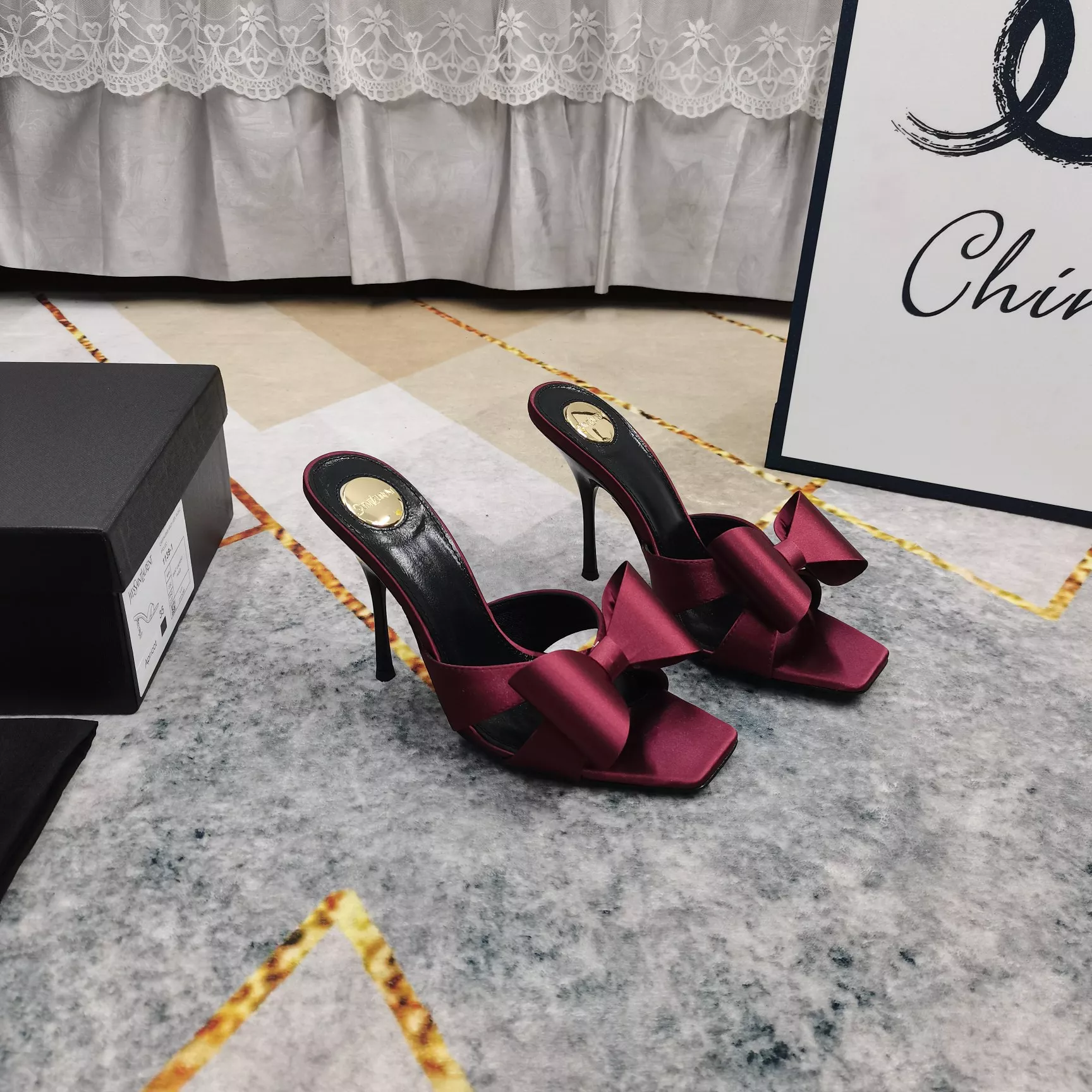 Yves Saint Laurent YSL Slippers For Women Bold 7451