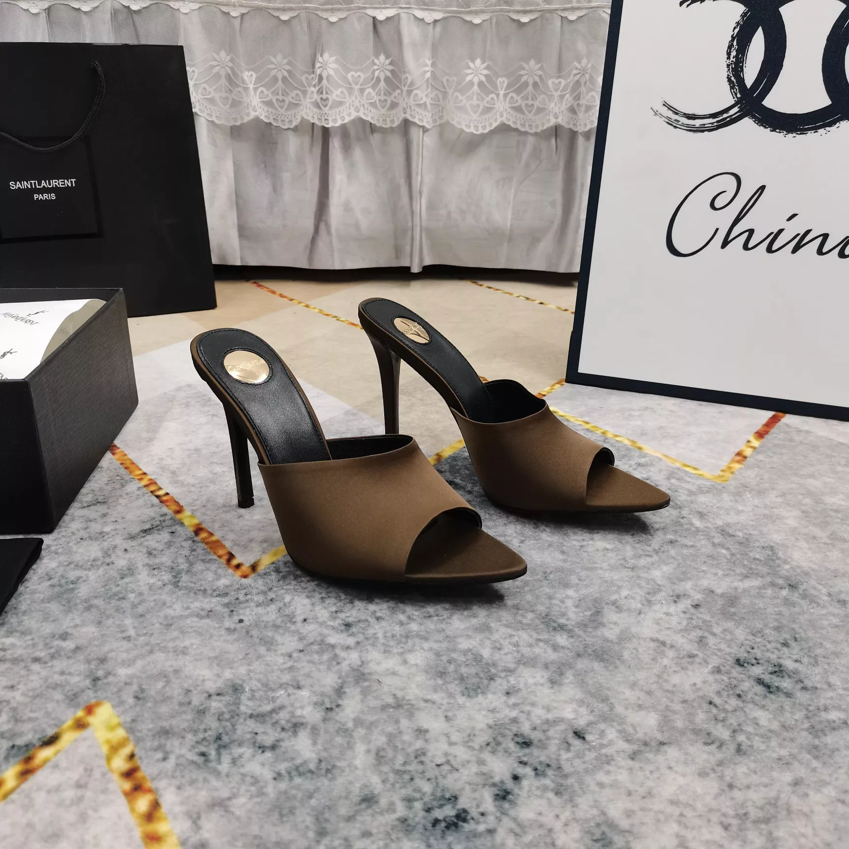 Yves Saint Laurent YSL Slippers For Women Durable 8439