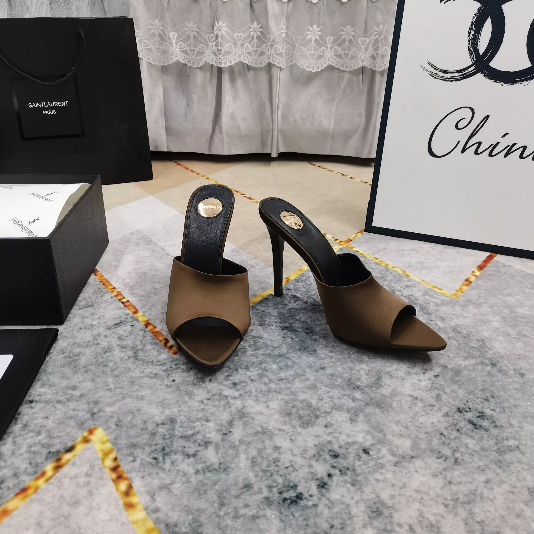 Yves Saint Laurent YSL Slippers For Women Durable 8439