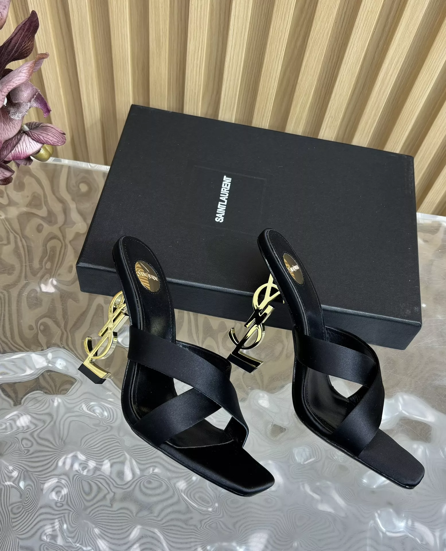 Yves Saint Laurent YSL Slippers For Women Flexible 5811