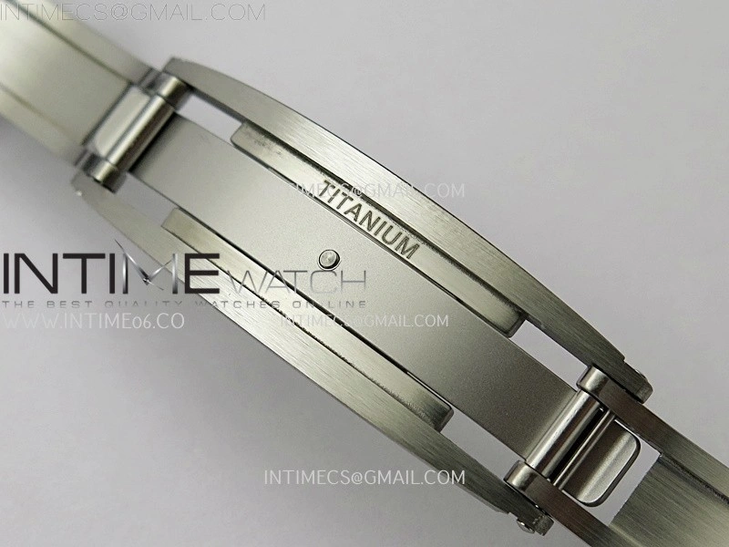 RM055 NTPT Ti APSF 1:1 Best Edition White Inner Bezel White Crown on Rubber Strap RMUL2 Super Clone