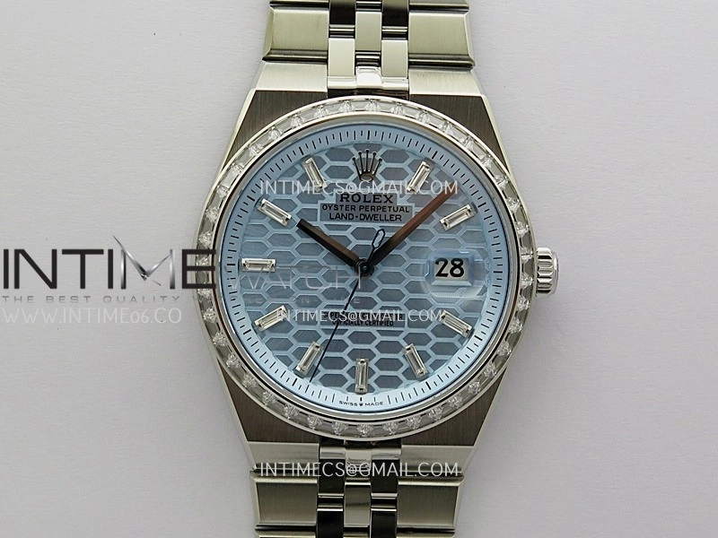 Land Dweller 127386 Diamond Bezel SS ESF Ice Blue Dial T Diamond Marker On SS Bracelet A7135