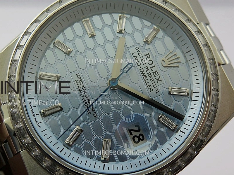 Land Dweller 127386 Diamond Bezel SS ESF Ice Blue Dial T Diamond Marker On SS Bracelet A7135