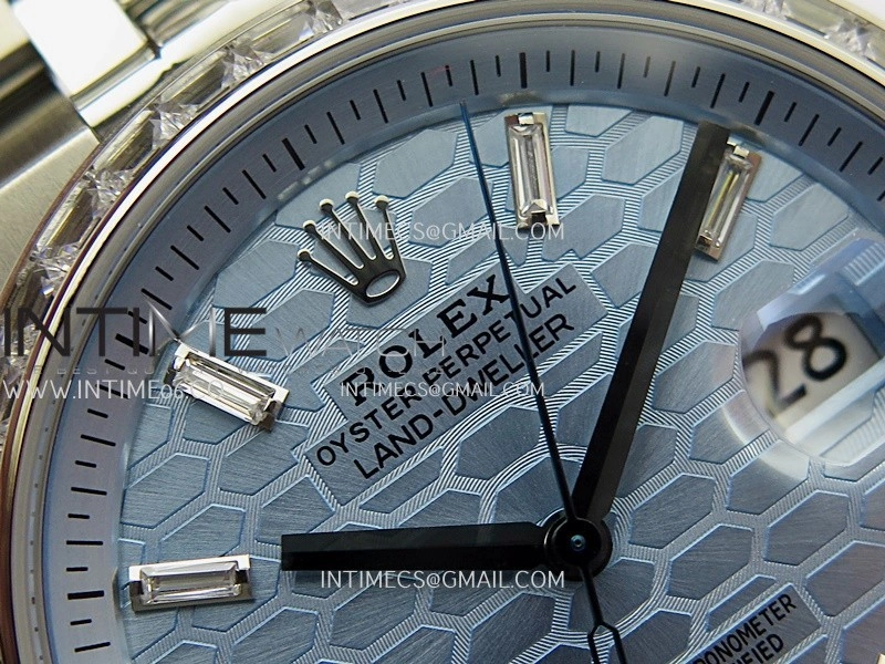 Land Dweller 127386 Diamond Bezel SS ESF Ice Blue Dial T Diamond Marker On SS Bracelet A7135