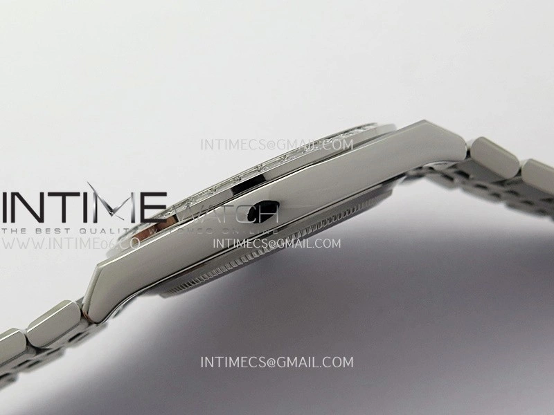 Land Dweller 127386 Diamond Bezel SS ESF Ice Blue Dial T Diamond Marker On SS Bracelet A7135