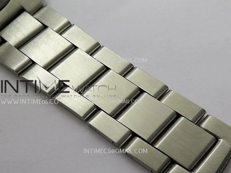 Avenger Chronometer 44mm GMT Yellow Second Hand SS B50 Best Version Black Dial On SS Bracelet A2836