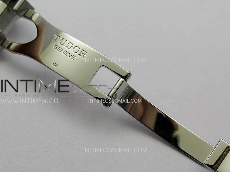 Black Bay M79470 GMT SS ZF 1:1 Best Edition White Dial On SS Bracelet Super Clone 3186