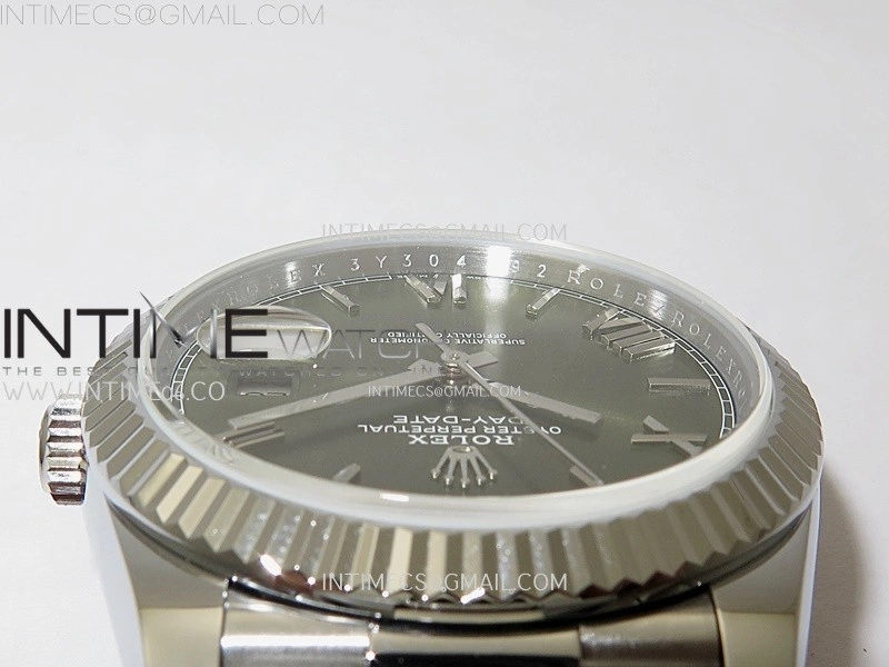 Day Date 228239 40mm 904L SS Bezel QF Gain Weight Green Dial Roman Markers on SS President Bracelet A2836
