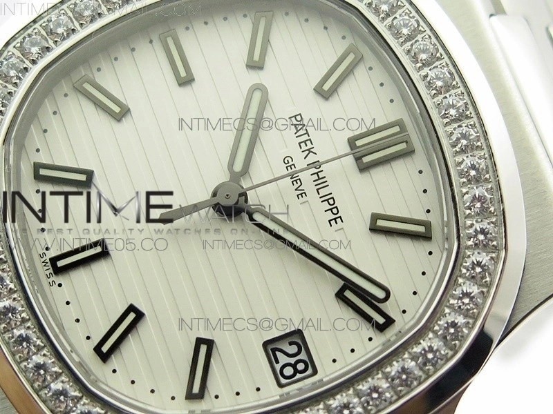 Nautilus Jumbo 5713 Super Replication PPF 1:1 Best Edition White Textured Dial on SS Bracelet PPF324
