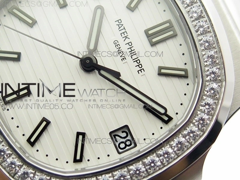 Nautilus Jumbo 5713 Super Replication PPF 1:1 Best Edition White Textured Dial on SS Bracelet PPF324