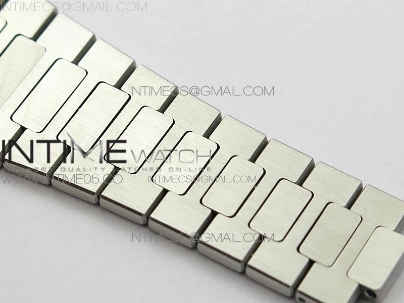 Nautilus Jumbo 5713 Super Replication PPF 1:1 Best Edition White Textured Dial on SS Bracelet PPF324
