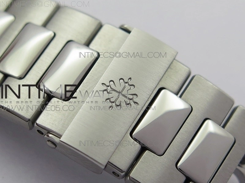 Nautilus Jumbo 5713 Super Replication PPF 1:1 Best Edition White Textured Dial on SS Bracelet PPF324