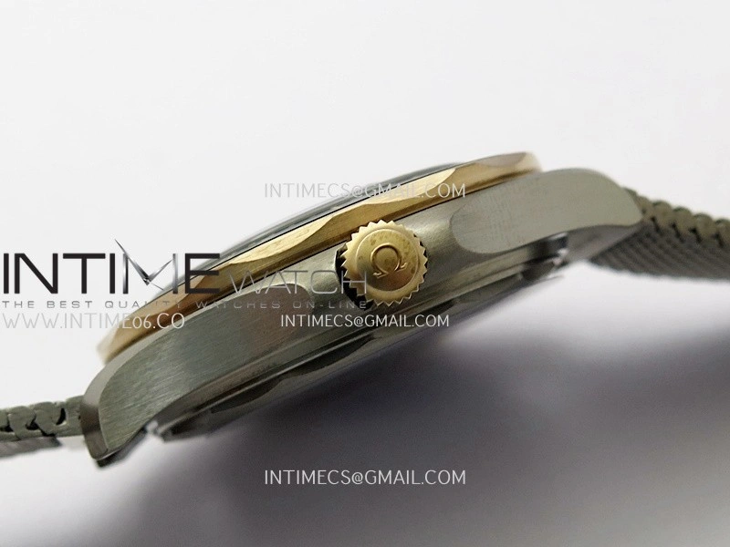 Seamaster 300M Diver Titanium Bronze Gold VSF 1:1 Best Edition Green Dial on Titanium Mesh Bracelet Asian Super Clone 8806