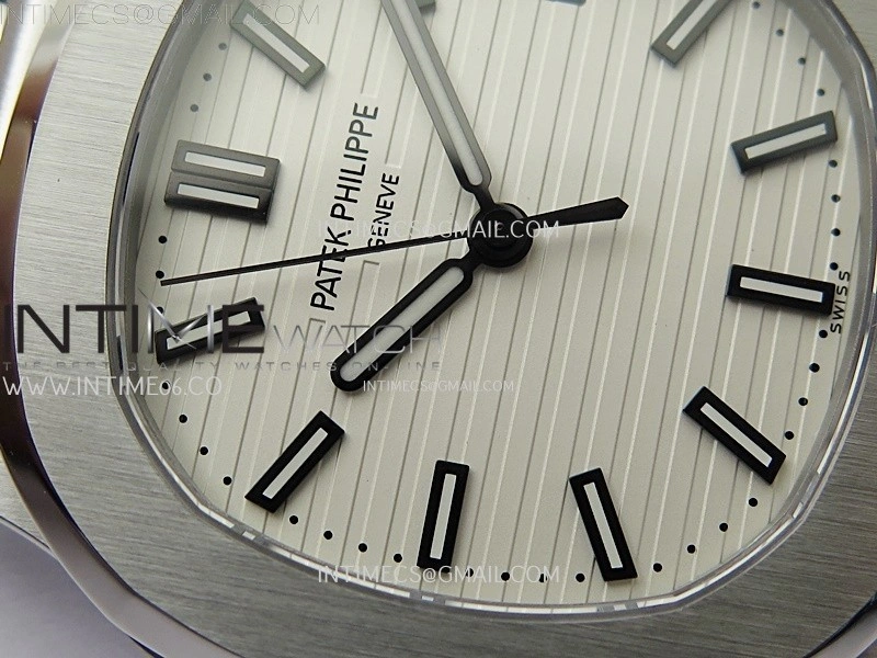 Nautilus 5711 1A-011 PPF 1:1 Best Edition White Textured Dial on SS Bracelet Super Clone 26-330 V5