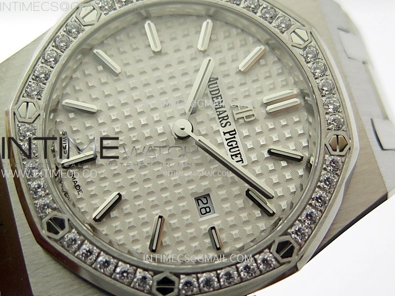 Lady Royal Oak 33mm 67651 Diamonds SS ZF 1:1 Best Edition White Textured Dial on SS Bracelet RONDA Quartz