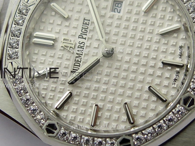 Lady Royal Oak 33mm 67651 Diamonds SS ZF 1:1 Best Edition White Textured Dial on SS Bracelet RONDA Quartz