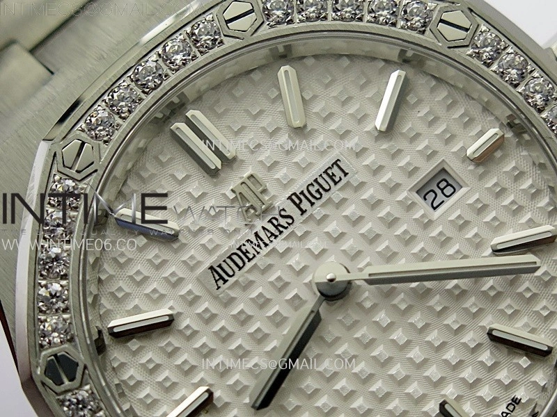 Lady Royal Oak 33mm 67651 Diamonds SS ZF 1:1 Best Edition White Textured Dial on SS Bracelet RONDA Quartz