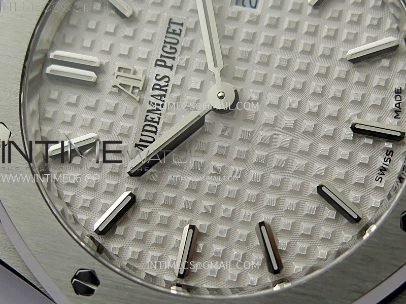 Lady Royal Oak 33mm 67651 SS ZF 1:1 Best Edition White Textured Dial on SS Bracelet RONDA Quartz