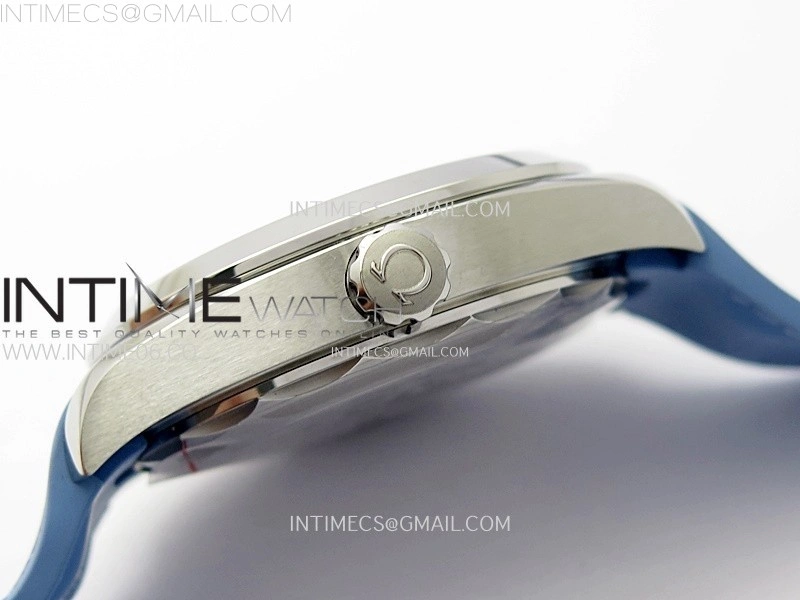 Aqua Terra GMT Worldtimer 43mm VSF 1:1 Best Edition Summer Blue Dial on Blue Rubber Strap A8938 Super Clone