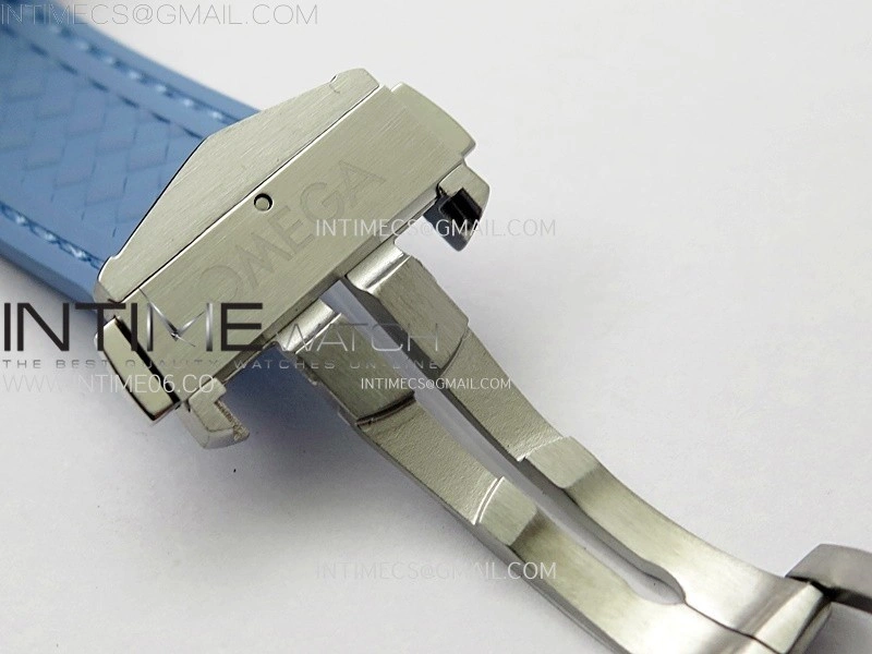 Aqua Terra GMT Worldtimer 43mm VSF 1:1 Best Edition Summer Blue Dial on Blue Rubber Strap A8938 Super Clone