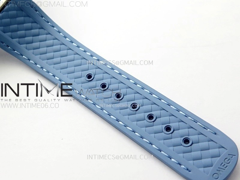Aqua Terra GMT Worldtimer 43mm VSF 1:1 Best Edition Summer Blue Dial on Blue Rubber Strap A8938 Super Clone
