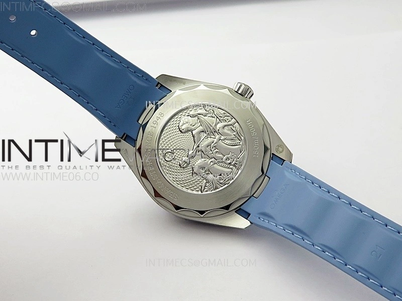 Aqua Terra GMT Worldtimer 43mm VSF 1:1 Best Edition Summer Blue Dial on Blue Rubber Strap A8938 Super Clone