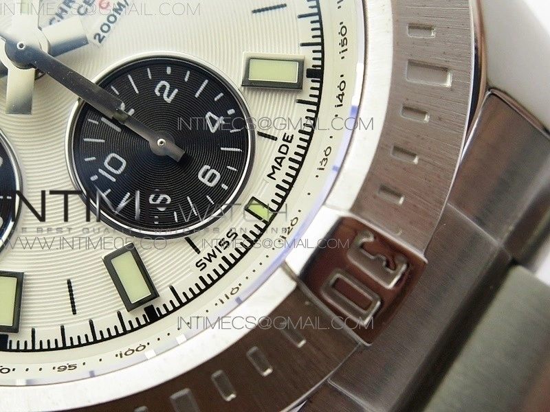 Avenger Chronograph 43mm SS B12F Best Edition White Dial on SS Bracelet A7750