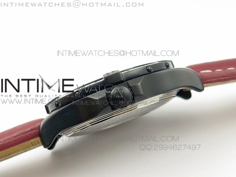 Avenger GMT DLC Black Numeral Marker Textured Dial on Leather strap A2836