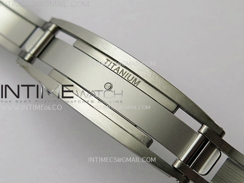 RM055 NTPT Ti APSF 1:1 Best Edition Black Inner Bezel Red Crown on Black Rubber Strap RMUL2 Super Clone