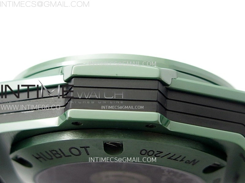 Big Bang Sang Bleu II Green Ceramic BBF Best Edition on Green Rubber Strap A1240