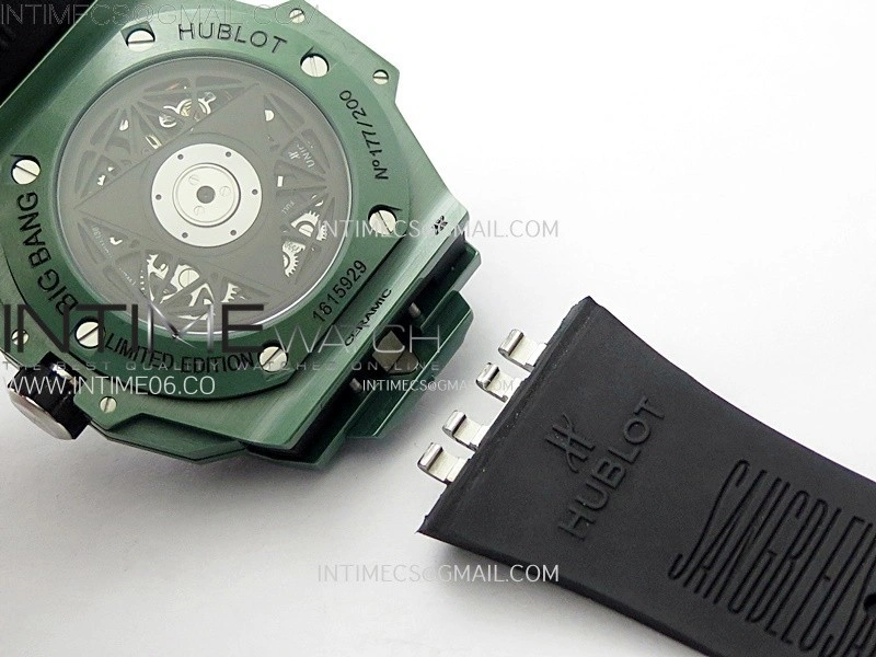 Big Bang Sang Bleu II Green Ceramic BBF Best Edition on Green Rubber Strap A1240