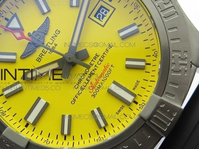 AVENGER Boutique Edition V17310 Ti DLC 1:1 Best Edition Yellow Dial on Rubber Strap A2824